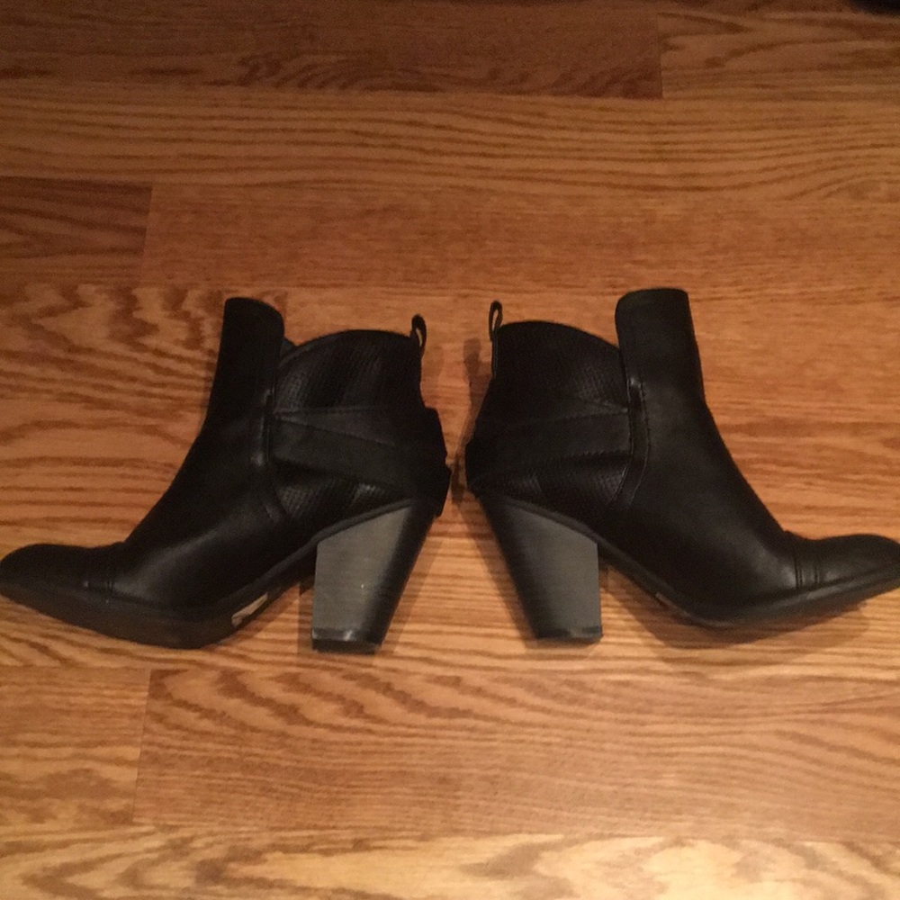 Forever 21 Ankle Bootie - Picture 4 of 6